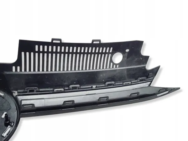 VW Golf 8 Kühlergrill OEM 5H0853655N - Gebraucht image 4