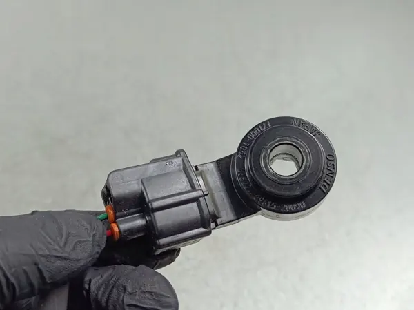 Sensor de golpeteo Toyota OEM 00079070 - Usado image 4