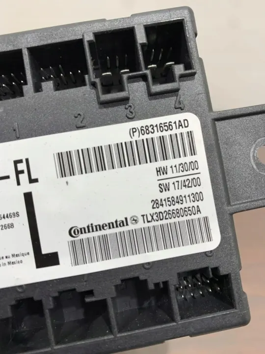 Chrysler Pacifica dörrmodul OEM 68316561AD image 4