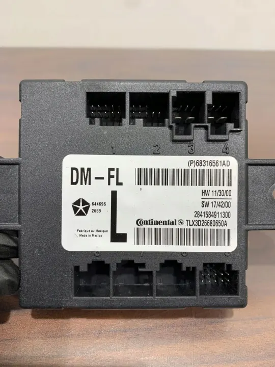 Chrysler Pacifica dörrmodul OEM 68316561AD image 5