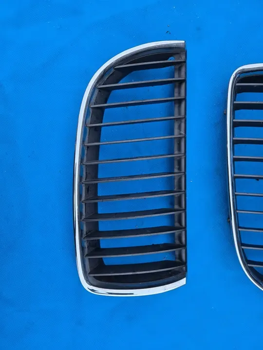 Front Bumper Grille BMW 3 E90 E91 OEM 7120008 image 3