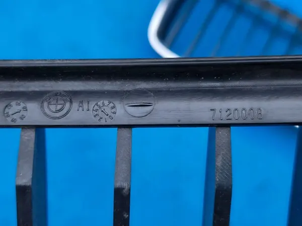 Front Bumper Grille BMW 3 E90 E91 OEM 7120008 image 4