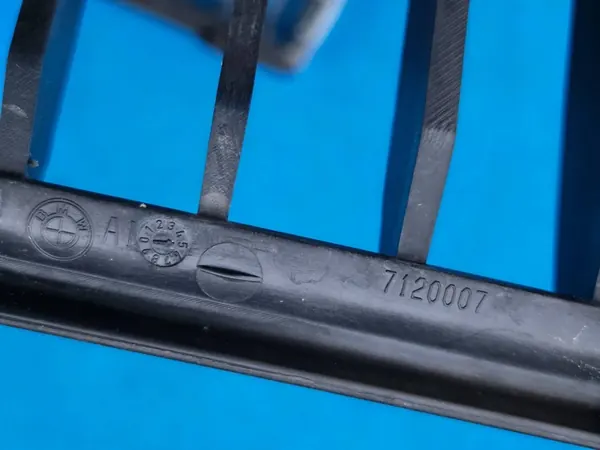 Front Bumper Grille BMW 3 E90 E91 OEM 7120008 image 5