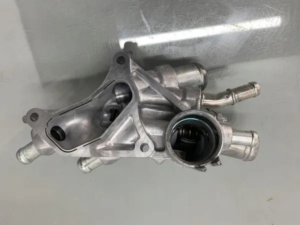 Carcasa del termostato OEM 111 para Honda Civic XI 2.0 Híbrido image 4