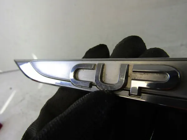 OEM 5G0853688S Emblema do para-lama esquerdo VW Golf VII image 4
