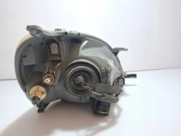 TOYOTA YARIS I FARO IZQUIERDO EUROPA 811700D080 image 10