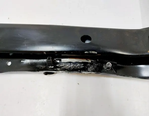 Volvo XC40 Onderste radiatorbalk OEM 32333099 image 3
