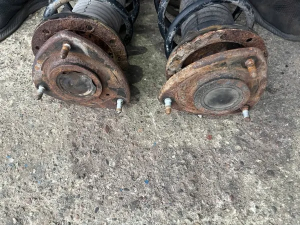 Amortiguador delantero OEM 1 para Toyota Yaris I image 3