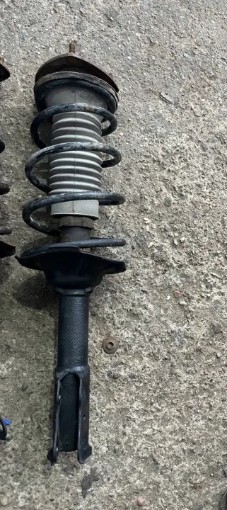 Amortiguador delantero OEM 1 para Toyota Yaris I image 5