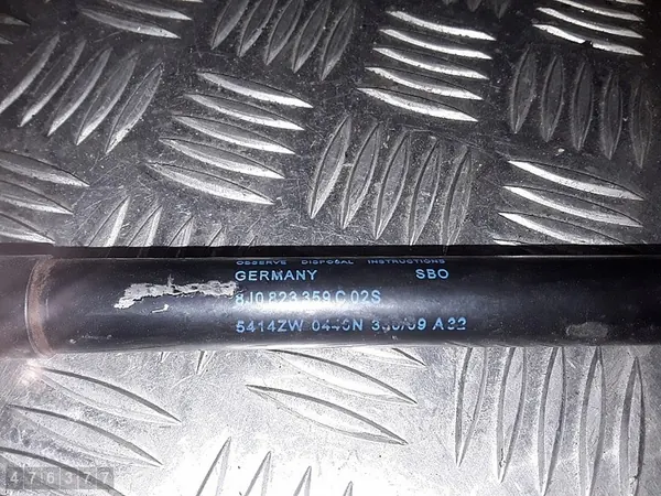 Supports de capot avant Audi TT 2012 8J0823359C image 2