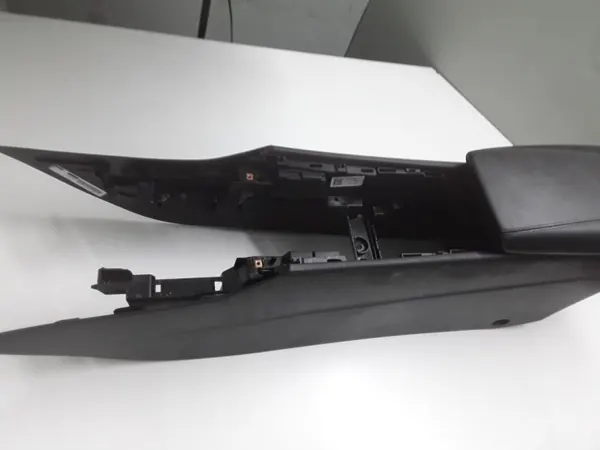 Opel Insignia B konsoli käsinoja OEM 13485254 image 3