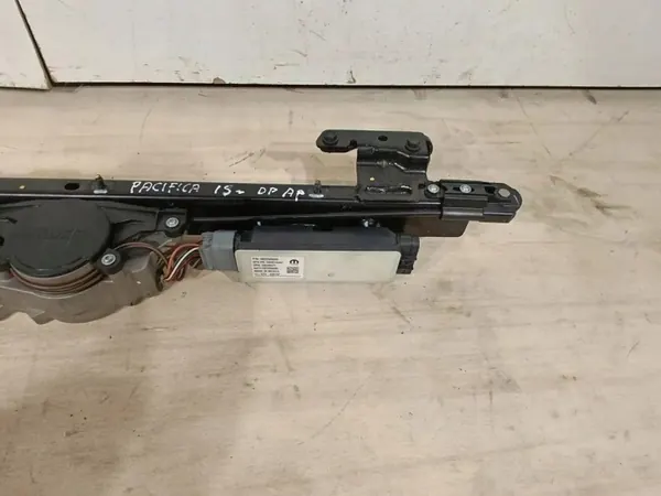 Motor de puerta corredera OEM 28546477 Chrysler Pacifica image 5