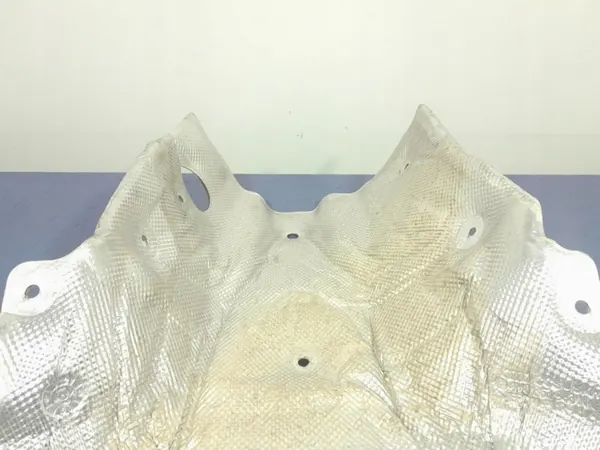 Escudo térmico Audi OE OEM 4M0863983N - Usado image 4