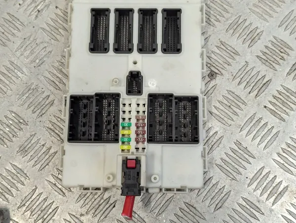 BMW 2 F22 2013-2021 2.0d FEM Module 9387265 image 3