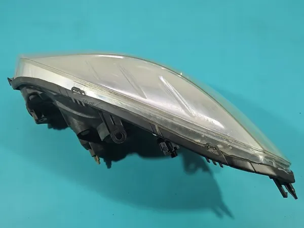 Oikea ajovalaisin Dacia Sandero I 08-12 OEM 8200733877 image 4