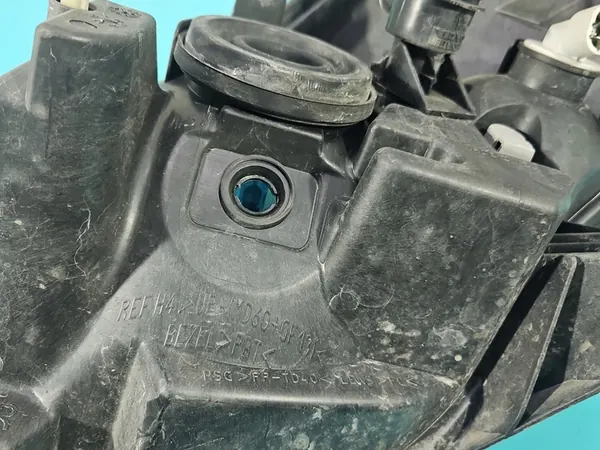 Oikea ajovalaisin Dacia Sandero I 08-12 OEM 8200733877 image 8