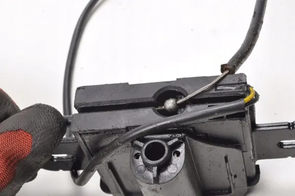 Fecho do Capô Volvo V40 II OEM 260144 - Usado image 5