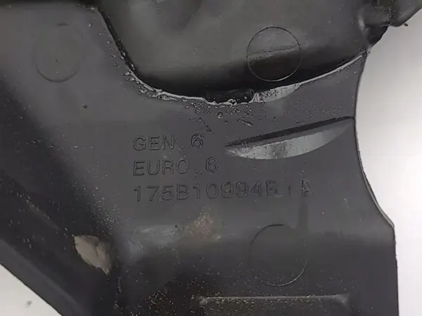 Cubierta Motor Infiniti Q30 OEM 175B10994R Usado image 6