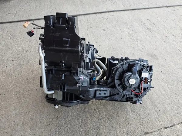 VW Passat B8 Lämmitin OEM 3Q1820005AB - Käytetty image 9