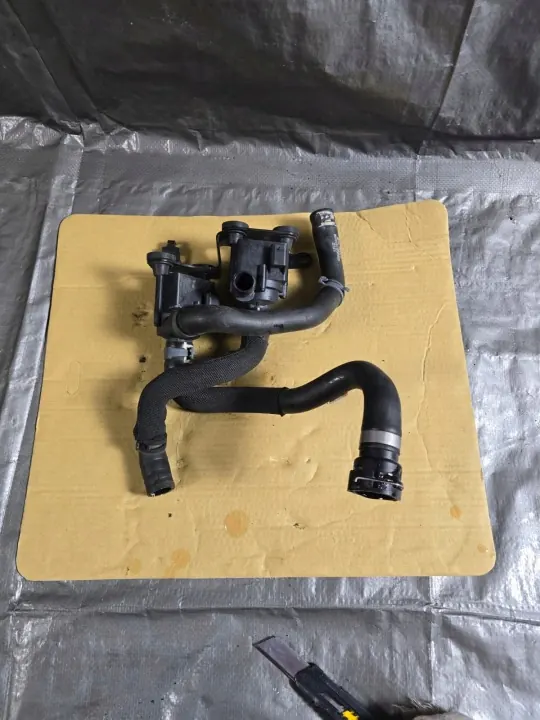 Audi A4 B9 2.0 TFSI waterpomp OEM 06H121601N image 2