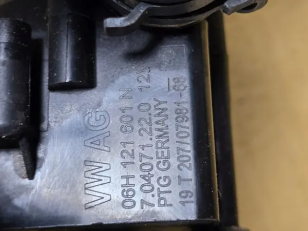 Audi A4 B9 2.0 TFSI waterpomp OEM 06H121601N image 4