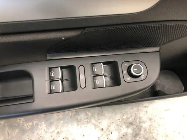 OEM 1K4867011BILI Vasen Etuoven Sisusta VW Golf VI image 5