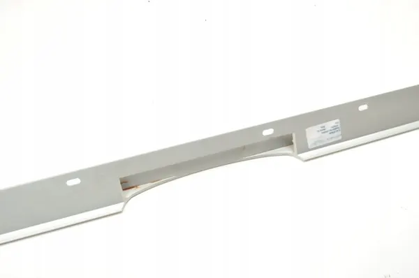 Moldurón de parrilla Aston Martin Vantage OEM 6G33-674A08-AB image 7