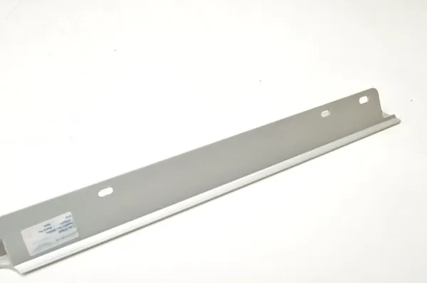 Moldurón de parrilla Aston Martin Vantage OEM 6G33-674A08-AB image 8