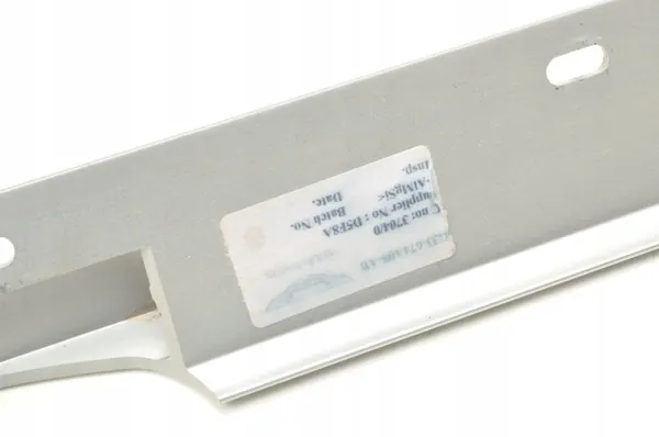 Moldurón de parrilla Aston Martin Vantage OEM 6G33-674A08-AB image 9