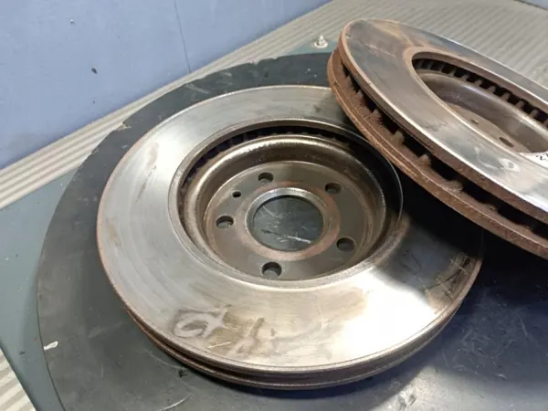 Disques de frein avant OEM Wrakowisko-27817- pour Opel Insignia image 6