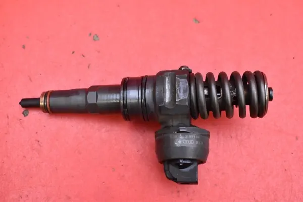 Ruiskutuspumppu OEM 038130073BN Skoda Octavialle image 2
