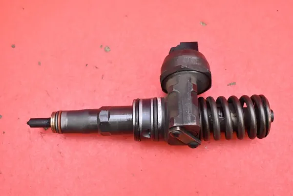 Ruiskutuspumppu OEM 038130073BN Skoda Octavialle image 3