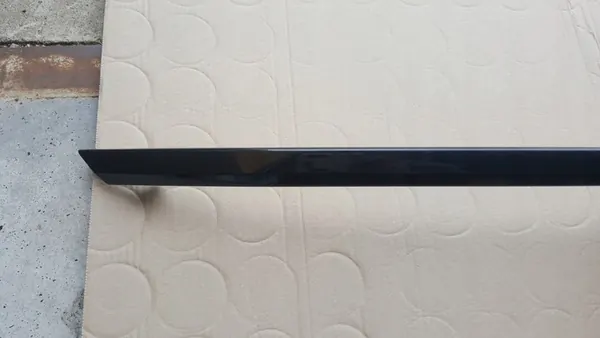 VW Touareg 760 Etupuskuri Spoileri Musta 760853245C image 2