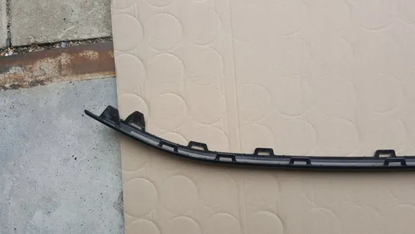 VW Touareg 760 Etupuskuri Spoileri Musta 760853245C image 7