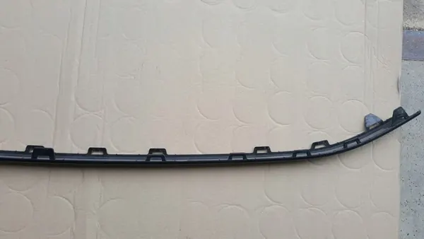 VW Touareg 760 Etupuskuri Spoileri Musta 760853245C image 9