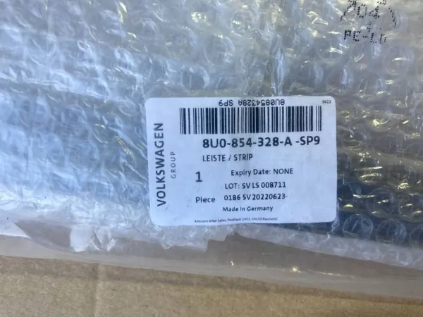 Joint de pare-brise avant droit OEM 8U0854328A Audi Q3 image 9