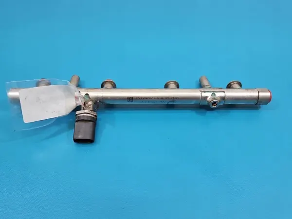 Capteur de rampe d'injection OEM 06K133317G Audi A4 B9 image 3