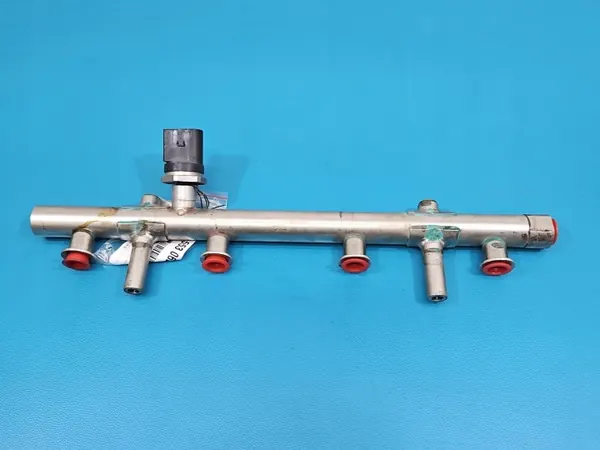 Capteur de rampe d'injection OEM 06K133317G Audi A4 B9 image 4