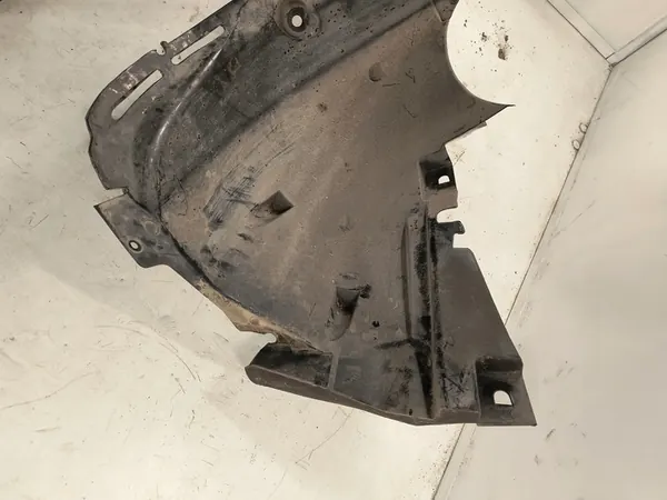 Renault Captur I Front Left Wheel Arch 638452323R image 2