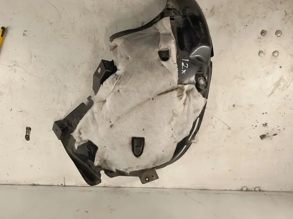 Renault Captur I Front Left Wheel Arch 638452323R image 4