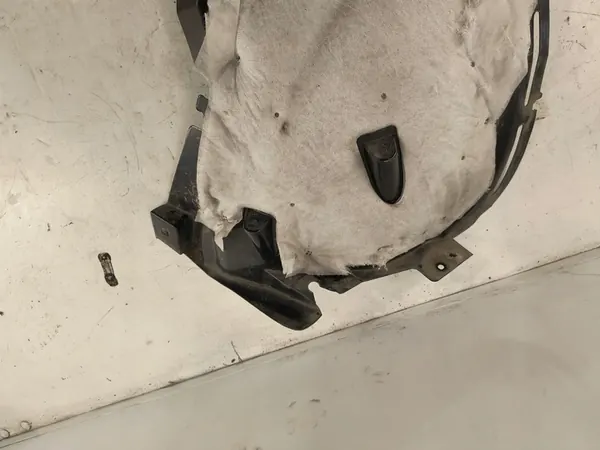 Renault Captur I Front Left Wheel Arch 638452323R image 6