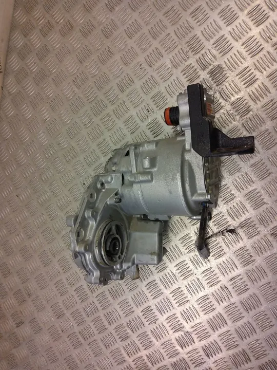 Suzuki SX4 S-Cross 2023 Sähkömoottori OEM 36010143 image 3