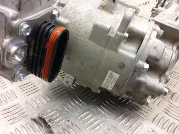 Suzuki SX4 S-Cross 2023 Sähkömoottori OEM 36010143 image 4