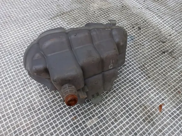 AUDI A6 C7 Kühlmittel-Ausdehnungsbehälter 4G0121403D image 2