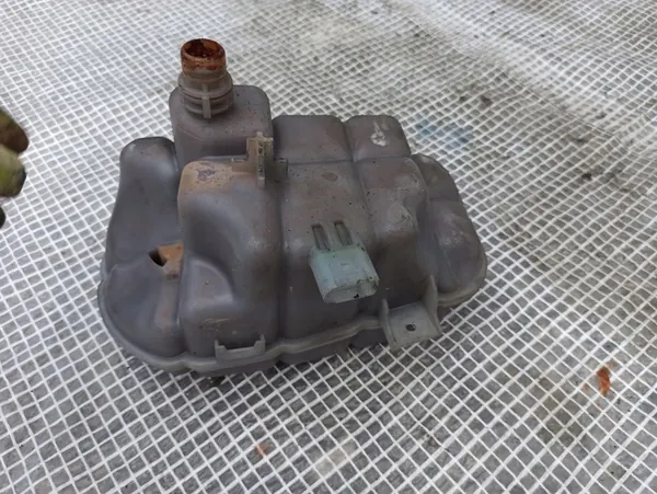 AUDI A6 C7 Kühlmittel-Ausdehnungsbehälter 4G0121403D image 3