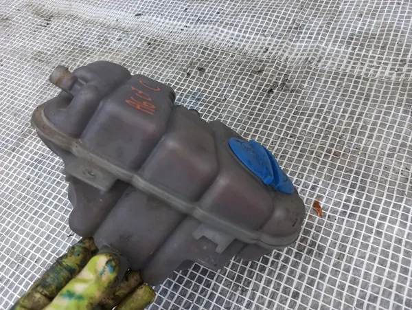 AUDI A6 C7 Kühlmittel-Ausdehnungsbehälter 4G0121403D image 4