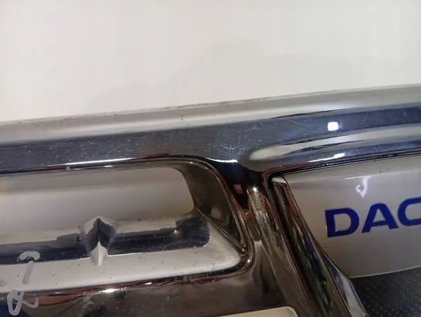 Dacia OE 620780003R Grille - État Utilisé image 7