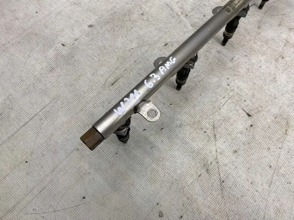 RAIL DE CARBURANT MERCEDES W219 W211 6.3 AMG A1560701695 image 2