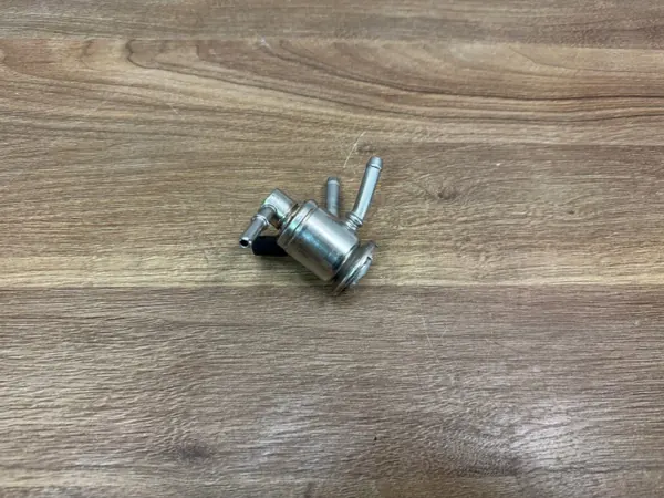 Käytetty AdBlue-suutin OEM A0004907600 Mercedes image 2