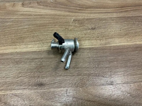 Käytetty AdBlue-suutin OEM A0004907600 Mercedes image 3